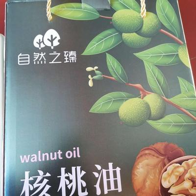 初榨核桃油尝鲜组礼盒包装大气，日期也还行，凉拌炒菜都很好，但不是京东快递到家。