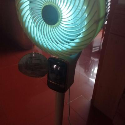 钻石语音遥控氛围驱蚊循环扇外观设计好看，语音摇控方便，懒人福音，谢谢惠买平台带给会员们优质价优的好商品